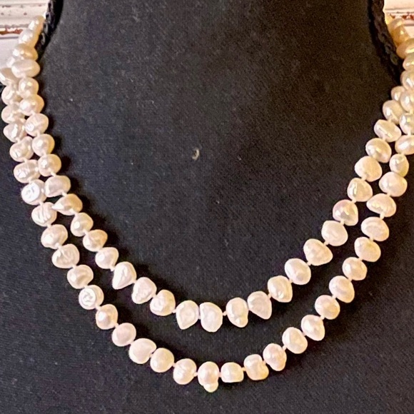 Elegant Iridescent Cream 36 inch Pullover Freshwater Pearl Necklace Knotted Silk - Picture 6 of 15